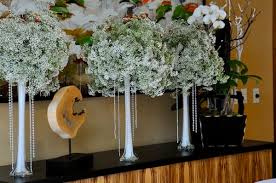 Small white baby's breath flowers on individual branch. Baby S Breath Wedding Trend Winter White Flowers How To Wire Flowers Video