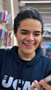 ✨ Ese momento que refleja elegancia y poder…, Hoy, nuestra clienta en  Tecnyphone Manizales vivió la emoción de estrenar su iPhone 16 Pro Max  blanco, un dispositivo que redefine el equilibrio entre ...