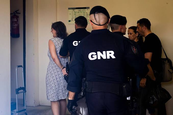 Meninos franceses abandonados em Portugal continuam à guarda do Estado francês