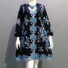 Kreativitas para desainer handal menarik perhatian para wanita yang ingin menggunakan batik namun tetap tampil modis dan tidak kaku. Jual Batik Furry Tunik Batik Wanita Modern Terbaru Seragam Kantor Terbaru Juni 2021 Blibli