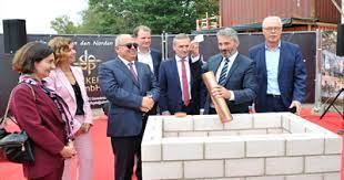 Für hasan peker, vorsitzender der international tätigen peker holding, der die gute zusammenarbeit mit den örtlichen behörden und partnern in düsseldorf sehr schätzt, ist es daher ein besonderes bedürfnis, die stadt düsseldorf in diesen zeiten zu unterstützen: Peker Holding Den Dusseldorf A Dev Yatirim Almanya Bulteni Almanya Haberleri