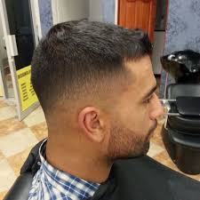 Date unos toquecitos con los dedos atrás y a los costados para verte más maduro. Cortes De Pelo Fade Desvanecido Todos Sus Estilos O Variantes La Barberiala Barberia