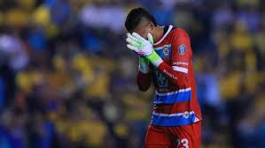 Seguidor de Cruz Azul quema su playera y se hace viral