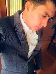 Un poco de elegancia para no perder la costumbre. 👞👔