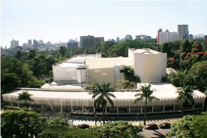 Palácio das Artes, um dos principais palcos do fim de semana, gerada com IA