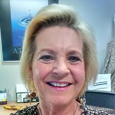 Donna Beaman's Instagram, Twitter & Facebook