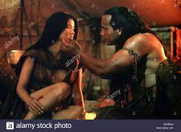 Similarly, kelly hu is wonderful as the stunning sorceress. Kelly Hu Dwayne Johnson Der Scorpion King 2002 Stockfotografie Alamy