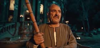 نشأ في أسرة فنية حيث إن أبيه صلاح السقا مخرج ومؤسس مسرح العرائس، وجده عبده السروجي المطرب المشهور. Ø£Ù„ÙˆØ§Ù† Ø§Ù„ÙˆØ·Ù† Ù†Ø³Ù„ Ø§Ù„Ø£ØºØ±Ø§Ø¨ ÙˆØµÙ„ Ù„Ù„Ø¹Ø§Ù„Ù…ÙŠØ© Ù„Ù…Ø§Ø°Ø§ ÙˆØ¶Ø¹ ØªØ´ÙŠÙ„Ø³ÙŠ ØµÙˆØ±Ø© Ø¹Ø³Ø§Ù Ø§Ù„ØºØ±ÙŠØ¨ Ø¹Ù„Ù‰ ØµÙØ­ØªÙ‡