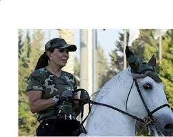 ماهر الأسد، شقيق رئيس النظام السوري بشار الأسد، متورط بتنفيذ هجوم كيماوي بغاز السارين المحرم دوليا، على منطقة الغوطة بريف دمشق، في شهر آب/أغسطس من عام. Ø´Ù‚ÙŠÙ‚Ø© Ø²ÙˆØ¬Ø© Ù…Ø§Ù‡Ø± Ø§Ù„Ø£Ø³Ø¯ ØªÙƒØ´Ù Ù‚ÙŠØ§Ø¯ØªÙ‡ Ù„Ù„Ø£Ø¹Ù…Ø§Ù„ Ø§Ù„Ø¹Ø³ÙƒØ±ÙŠØ©