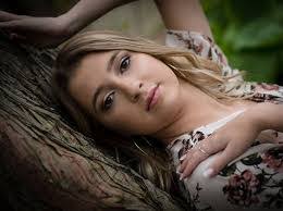 Lori Clapper's Instagram, Twitter & Facebook