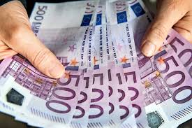 Geschäfte zwischen den staaten sind jetzt einfacher abzuwickeln, weil alle in einer währung rechnen. Neustadt Ehrlicher Finder Gibt 4000 Euro Ab