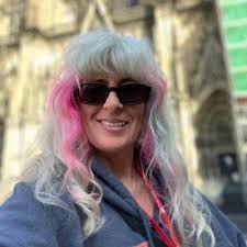 Carrie Rayburn (@CarrieRayburn)