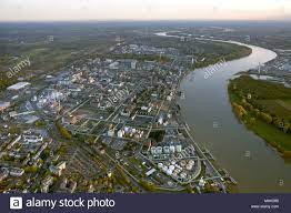 Leverkusen explosion im chempark noch 40 kilometer entfernt gemessen mindestens zwei personen sind tot, mehrere menschen werden vermisst: C8 Alamy Com Comp Mak389 Aerial View Bayer Leve