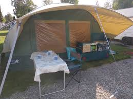29 m2, divisés entre presque 12 m2 pour la cabine centrale et les chambres, et plus de 17 m2 dans l'auvent. Nos Premieres Grandes Vacances En Pliante