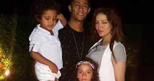 الذي يدخل في مواجهة شرسة مع هتلر (سيد رجب). Ù…Ø­Ù…Ø¯ Ø±Ù…Ø¶Ø§Ù† ÙÙ‰ ØµÙˆØ±Ø© Ø¹Ø§Ø¦Ù„ÙŠØ© Ø¨Ø±ÙÙ‚Ø© Ø²ÙˆØ¬ØªÙ‡ ÙˆØ£Ø¨Ù†Ø§Ø¦Ù‡ Ø§Ù„ÙŠÙˆÙ… Ø§Ù„Ø³Ø§Ø¨Ø¹