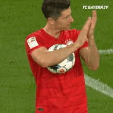 Lewandowski at the age of 32 years old scored 41 league goals last season and broke records. Fussball Lewandowski Gifs Tenor
