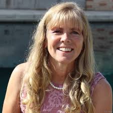 Debra Roubik's Instagram, Twitter & Facebook