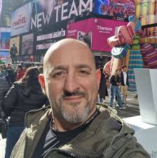 Za tych, którzy cierpią w ciszy. Za tych, którzy zasypiają z łzą na  policzku, a rano wstają z uśmiechem, jakby nic się nie stało. Za tych,  którzy ukrywają swoje zmartwienia, bo wiedzą,