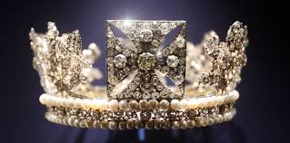 The imperial state crown that queen elizabeth ii wears at the state opening of parliament is set with 2,868 diamonds. Www Royal Uk Sites Default Files Media Queen El