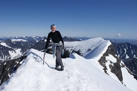 Da var den sørlige toppen av fjellmassivet blitt 50 centimeter lavere enn nordtoppen, som rager 2096. Turartikkel Kremtur Til Sveriges Tak Skrevet Av Olepetter Peakbook