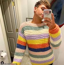 Hochwertigkeit bedeutet bei peter hahn einzigartige qualität und verarbeitung. Tom Daley Shows Off His Impressive Knitting Designs On New Instagram Account Daily Mail Online