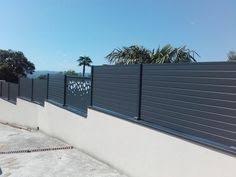 Cloture De Jardin En Alu Alulam Personnalisez Votre Cloture A L Infini Cette Cloture Aluminium En G Amenagement Jardin Cloture Cloture Jardin Panneau Jardin