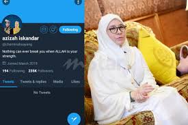 Azizah aminah maimunah iskandariah yang merupakan dymm raja permaisuri agong pada masa kini. Ramai Luah Rasa Sedih Tunku Azizah Nyahaktif Twitter Rindu Dengan Tweet Permaisuri Agong Viral Mstar