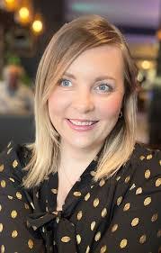 Evelyn Ryan's Instagram, Twitter & Facebook