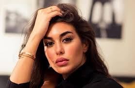 اختيرت ياسمين صبري ضمن أجمل 100 وجه في العالم لعام 2017، وتعد هي الفنانة. Ù…Ø´ Ù†Ø§ÙˆÙŠØ© ØªØ¨Ø·Ù„ÙŠ Ø¨Ù‚Ù‰ ÙŠØ§Ø³Ù…ÙŠÙ† ØµØ¨Ø±ÙŠ Ø¹Ù„Ù‰ Ù…ØªÙ† Ø·Ø§Ø¦Ø±Ø© Ø®Ø§ØµØ© ÙˆØ§Ù„Ø¬Ù…Ù‡ÙˆØ± ÙŠØªÙ‡Ù…Ù‡Ø§ Ø¨ØªÙ‚Ù„ÙŠØ¯ Ø¬ÙˆØ±Ø¬ÙŠÙ†Ø§
