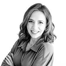 Rebecca Elser's Instagram, Twitter & Facebook