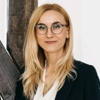 Cassandra Baum's Instagram, Twitter & Facebook