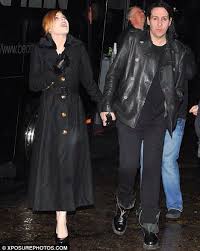 About to eat my skin because i am so cold btw this is the real marilyn manson. Marilyn Manson With His Girlfriend Evan Rachel Wood Marilyn Manson Evan Rachel Wood Marilyn