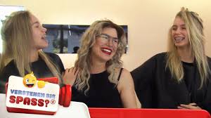 Darüber hinaus gibt es einen spaßfilm mit sängerin maite kelly, die ebenfalls guido cantz auf den leim ging. Lisa Und Lena Als Lockvogel Beim Friseur Verstehen Sie Spass Youtube