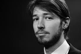 Fünf im gleichen Kleid