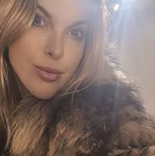 We are looking to hire a venue which holds a minimum of 100 people seated  with room for a dance floor & stage area for our performers 🤠🕺💃🎸 Any  suggestions lovely people