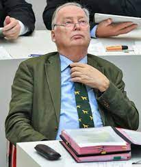 Februar 1941 in chemnitz) ist ein deutscher jurist, publizist und politiker (seit 2013 afd, davor cdu). Prof Dr Newtoff On Twitter Ein Gauland Afd Und Seine Dackelkrawatte Thread