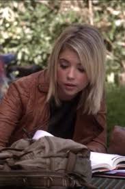 See the actress' new hair color here. Pin By Kirstie Michele On Hair Styles Short Straight Hair Ashley Benson Short Hair Short Hair Styles