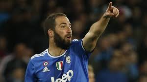 Gonzalo higuain joins juventus from napoli in the third most expensive transfer in history and the biggest domestic juventus have signed argentina striker gonzalo higuain from napoli for £75.3m. Serie A Juventus Higuain Sees Enigmatic 71 Signs From Napoli Fans As Com