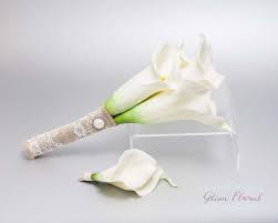 4.5 out of 5 stars. White Calla Lily Wedding Bouquet Boutonniere Set Burlap Lace 3 Calla Lilies Calla Lily Bouquet Wedding White Calla Lily Wedding Bouquet Small Bridal Bouquets