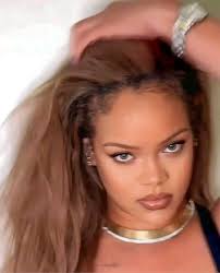 who is that girl singer?