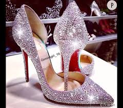 Et pourtant, si on ne précise pas « hauts », comme dans l'exemple du petit robert. Escarpins Les Paires Les Plus Folles Et Spectaculaires Vues Sur Pinterest Puretrend