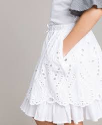 Jupe volant esprit tutu, dès defaults au niveau des coutures blanches sur le tulle mais qui portée ne sont. Muslin Skirt With Broderie Anglaise Embroidery