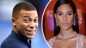 Kylian sanmi mbappé lottin (fransızca telaffuz: Kylian Mbappe La Top Model Cindy Bruna Dans Les Bras Muscles De La Star Du Psg