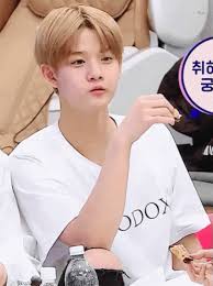 Yap, dia adalah bae jin young eks wanna one. Bae Jin Young Wanna One Gif Bae Jin Young Wanna One Stare Discover Share Gifs