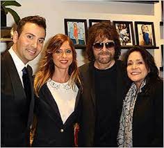 He was raised by his parents phillip and nancy lynne. Jeff S Daughter Laura Lynne Is Beautiful Jeff Lynne Elo Jeff Lynne Good Music