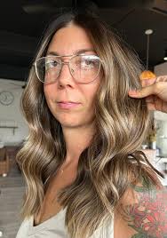 Hey fellow Aussies in London! 🤎 I'm an Aussie hairdresser who's starting  at Peach Stories Salon in Hackney at the end of October. I love all things  lived-in colour, blondes and natural-looking