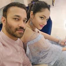 Ankita Lokhande with her fiance Vicky jain : r/BollyBlindsNGossip