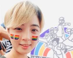 정의당 류호정 의원은 도쿄올림픽 양궁 금메달리스트 안산(20·광주여대) 선수의 헤어스타일을 두고 페미니스트 논쟁 벌어진 것과 관련해 페미 같은 모습이라는 것은 없다고 지적했다. 0zf0glkhftzoam