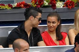 Ирина шейк и криштиану роналду целуются на людях. Krishtianu Ronaldu Prikormil Irinu Shejk Ekspress Gazeta