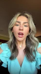 Kara Pippin's Instagram, Twitter & Facebook